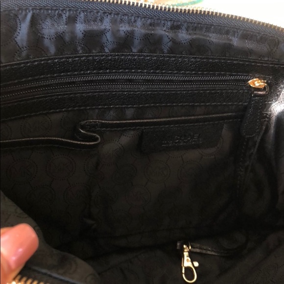 Michael Kors purse in black leather - Picture 2 of 8